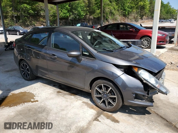 2018 Ford Fiesta SE z VIN 3FADP4BJ4JM136792, wystawiony jako Copart lot #53435715 z przebiegiem 61 704 mil mil oraz Szkoda całkowita • Salvage title. Historia ofert i sprzedaży dostępna na DreamBid. Obrazek 4.