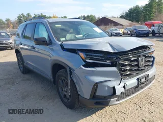 2024 Honda Pilot TrailSport with VIN 5FNYG1H62RB018754, listed as a IAAI auction lot 40769098 with 12,064 mi miles. Bid and sale history available at carsss.com. Image 1.