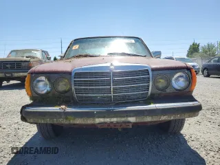 1982 Mercedes-Benz 300 D с VIN WDBAB33A0CB004853, выставлен на аукционе Copart как лот 60577005 с пробегом 337 870 миль миль и Чистый • Clean title. История ставок и продаж доступна на DreamBid. Изображение 5.