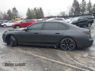 2023 BMW i7 xDrive60 z VIN WBY53EJ07PCM80196, wystawiony jako IAAI lot #41666074 z przebiegiem 25 640 mil mil oraz . Historia ofert i sprzedaży dostępna na DreamBid. Obrazek 15.