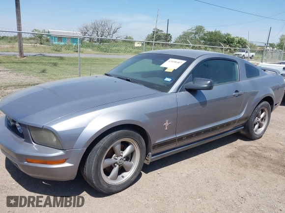 2006 Ford Mustang Standard with VIN 1ZVFT80N065224065, listed as a IAAI auction lot 42058487 with 211,640 mi miles. Bid and sale history available at carsss.com. Image 2.
