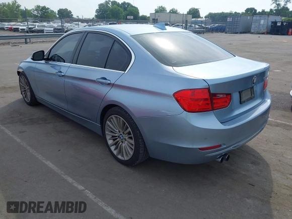 2014 BMW 3 Series 328i z VIN WBA3A5G5XENP31728, wystawiony jako IAAI lot #42446341 z przebiegiem 134 141 mil mil oraz . Historia ofert i sprzedaży dostępna na DreamBid. Obrazek 3.