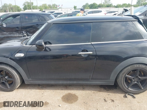 2019 MINI Hardtop Cooper S z VIN WMWXP7C56K2A49415, wystawiony jako IAAI lot #41952188 z przebiegiem 143 633 mil mil oraz . Historia ofert i sprzedaży dostępna na DreamBid. Obrazek 14.