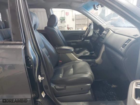 2006 Honda Pilot EX-L with RES with VIN 5FNYF28666B015764, listed as a IAAI auction lot 41703704 with 211,289 mi miles. Bid and sale history available at carsss.com. Image 5.