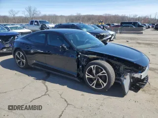 2023 Audi e-tron GT Premium Plus z VIN WAUCJBFW9P7000711, wystawiony jako Copart lot #47349234 z przebiegiem 4714 mil mil oraz . Historia ofert i sprzedaży dostępna na DreamBid. Obrazek 4.