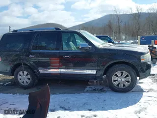 2007 Lincoln Navigator with VIN 5LMFU285X7LJ09190, listed as a IAAI auction lot 41611256 with 185,879 mi miles. Bid and sale history available at carsss.com. Image 13.