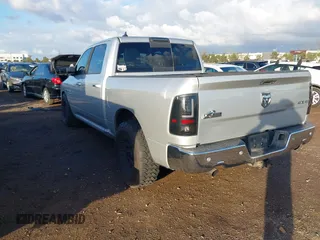 2015 Ram 1500 Big Horn z VIN 1C6RR7LM1FS728001, wystawiony jako IAAI lot #41421255 z przebiegiem 125 037 mil mil oraz . Historia ofert i sprzedaży dostępna na DreamBid. Obrazek 3.