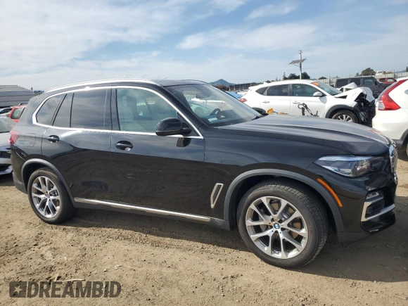 2021 BMW X5 xDrive40i z VIN 5UXCR6C03M9E85738, wystawiony jako Copart lot #47346135 z przebiegiem 28 117 mil mil oraz Szkoda całkowita • Salvage title. Historia ofert i sprzedaży dostępna na DreamBid. Obrazek 4.