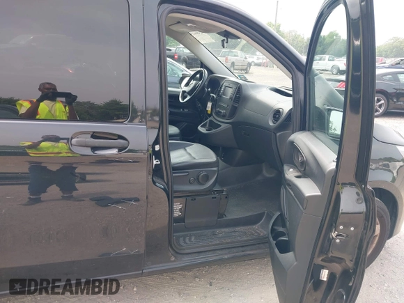 2018 Mercedes-Benz Metris Passenger with VIN WD4PG2EE0J3460906, listed as a IAAI auction lot 42486423 with 92,893 mi miles and . Bid and sale history available at DreamBid. Image 5.