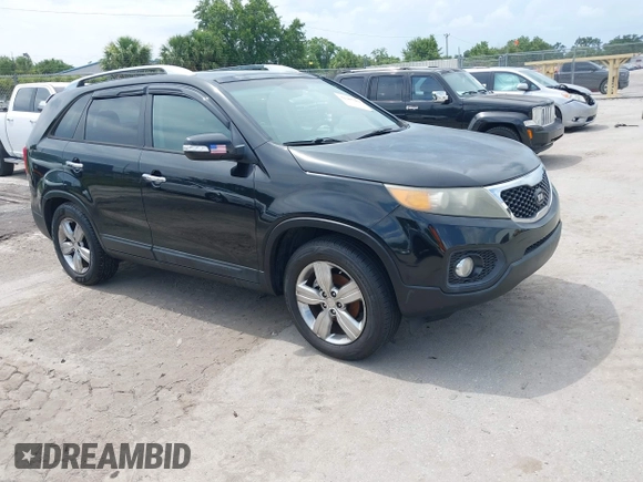 2012 Kia Sorento EX z VIN 5XYKU4A23CG230182, wystawiony jako IAAI lot #42367868 z przebiegiem 224 894 mil mil oraz . Historia ofert i sprzedaży dostępna na DreamBid. Obrazek 1.