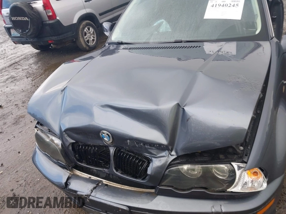 2003 BMW 3 Series 325Ci with VIN WBABN33443PG62055, listed as a IAAI auction lot 41940245 with 1 mi miles. Bid and sale history available at carsss.com. Image 10.