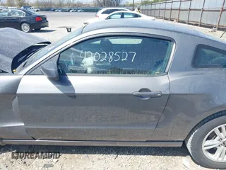 2013 Ford Mustang V6 с VIN 1ZVBP8AM1D5261762, выставлен на аукционе IAAI как лот 42028527 с пробегом 113 224 миль миль и . История ставок и продаж доступна на DreamBid. Изображение 14.