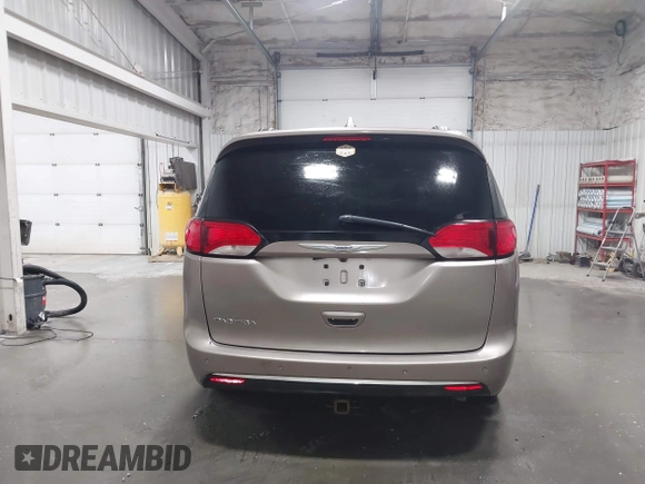 2018 Chrysler Pacifica Touring Plus z VIN 2C4RC1FG1JR278437, wystawiony jako IAAI lot #41911660 z przebiegiem 125 381 mil mil oraz . Historia ofert i sprzedaży dostępna na DreamBid. Obrazek 16.