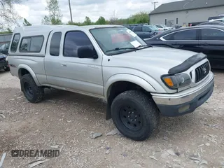 2001 Toyota Tacoma z VIN 5TEWN72N81Z821071, wystawiony jako IAAI lot #42090559 z przebiegiem 267 702 mil mil oraz . Historia ofert i sprzedaży dostępna na DreamBid. Obrazek 1.