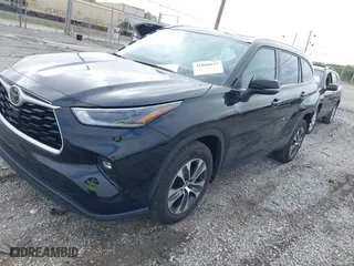 2021 Toyota Highlander XLE with VIN 5TDGZRAH3MS038077, listed as a IAAI auction lot 41886637 with 43,585 mi miles. Bid and sale history available at carsss.com. Image 19.