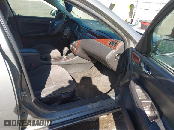 2008 Chevrolet Impala LS z VIN 2G1WB58K081321648, wystawiony jako IAAI lot #41784972 z przebiegiem 143 337 mil mil oraz . Historia ofert i sprzedaży dostępna na DreamBid. Obrazek 5.