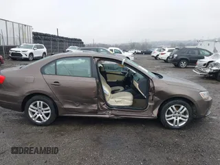 2011 Volkswagen Jetta Sedan SE w/Convenience & Sunroof PZEV with VIN 3VWDZ7AJ6BM374004, listed as a IAAI auction lot 41859636 with 236,113 mi miles. Bid and sale history available at carsss.com. Image 13.