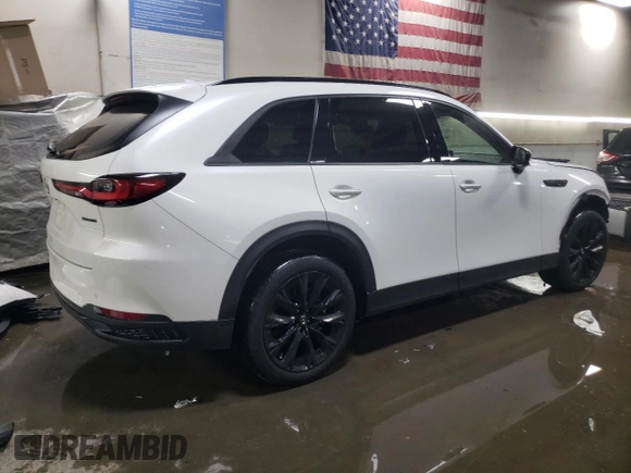 2025 Mazda CX-90 Premium Sport z VIN JM3KKCHD0S1197381, wystawiony jako Copart lot #51160735 z przebiegiem 5112 mil mil oraz Szkody całkowita. Historia ofert i sprzedaży dostępna na DreamBid. Obrazek 3.