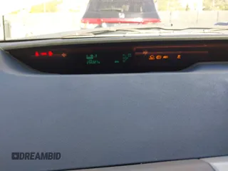 2005 Toyota Prius z VIN JTDKB20UX53080527, wystawiony jako IAAI lot #41831153 z przebiegiem 256 327 mil mil oraz . Historia ofert i sprzedaży dostępna na DreamBid. Obrazek 7.