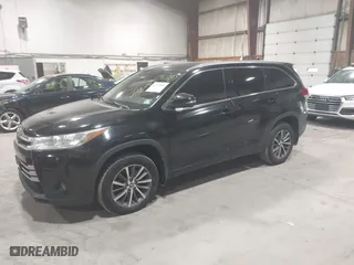 2018 Toyota Highlander SE with VIN 5TDJZRFH2JS802446, listed as a IAAI auction lot 41758866 with 355,264 mi miles. Bid and sale history available at carsss.com. Image 18.