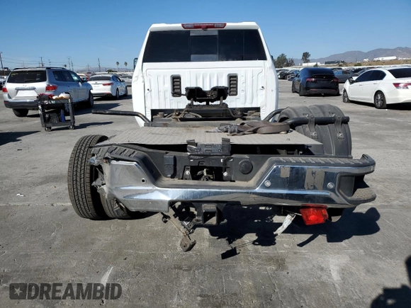 2023 GMC Sierra 3500HD SLT z VIN 1GT49UEY8PF154167, wystawiony jako Copart lot #84495904 z przebiegiem 43 395 mil mil oraz Czysty tytuł • Clean title. Historia ofert i sprzedaży dostępna na DreamBid. Obrazek 6.