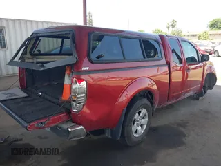 2013 Nissan Frontier SV z VIN 1N6AD0CWXDN758720, wystawiony jako IAAI lot #42363424 z przebiegiem 179 705 mil mil oraz . Historia ofert i sprzedaży dostępna na DreamBid. Obrazek 4.