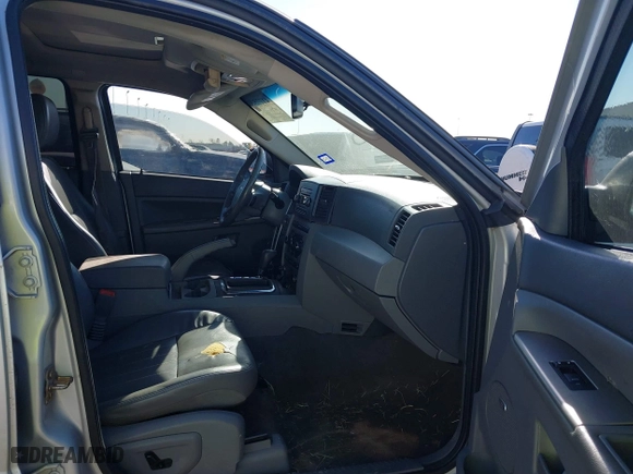 2007 Jeep Grand Cherokee Laredo with VIN 1J8HS48P77C595484, listed as a IAAI auction lot 41775290 with 176,751 mi miles. Bid and sale history available at carsss.com. Image 5.
