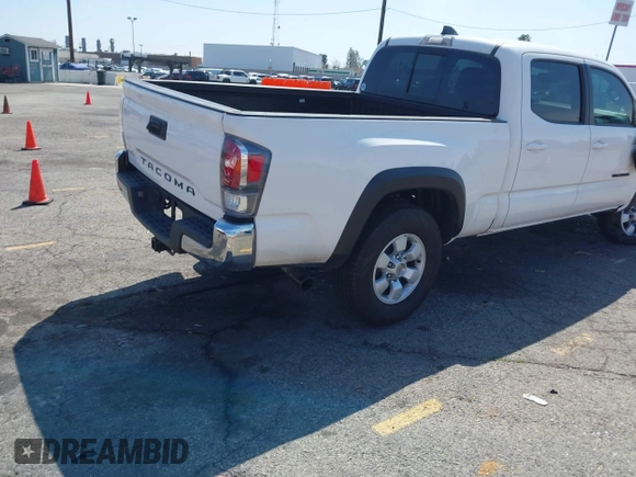 2023 Toyota Tacoma SR5 z VIN 3TMDZ5BN5PM148049, wystawiony jako IAAI lot #41648232 z przebiegiem 22 570 mil mil oraz . Historia ofert i sprzedaży dostępna na DreamBid. Obrazek 4.