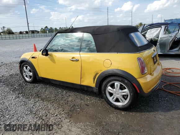 2008 MINI Convertible z VIN WMWRF33588TG18367, wystawiony jako Copart lot #47261345 z przebiegiem 132 150 mil mil oraz Szkody całkowita. Historia ofert i sprzedaży dostępna na DreamBid. Obrazek 2.