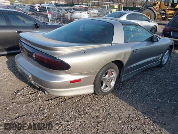 2000 Pontiac Firebird Firebird z VIN 2G2FS22K3Y2172035, wystawiony jako IAAI lot #42079941 z przebiegiem Nie podano mil oraz . Historia ofert i sprzedaży dostępna na DreamBid. Obrazek 4.