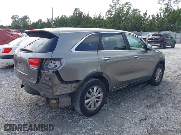 2017 Kia Sorento LX with VIN 5XYPG4A38HG287491, listed as a IAAI auction lot 41460593 with 90,416 mi miles. Bid and sale history available at carsss.com. Image 4.