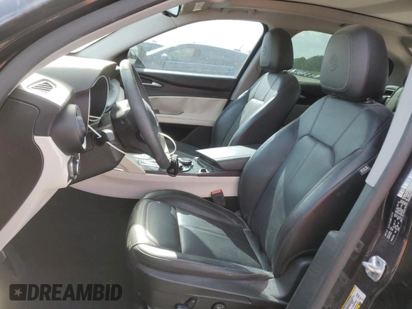 2019 Alfa Romeo Stelvio z VIN ZASPAJAN7K7C61221, wystawiony jako Copart lot #54795485 z przebiegiem 46 377 mil mil oraz Nie do naprawy. Historia ofert i sprzedaży dostępna na DreamBid. Obrazek 7.