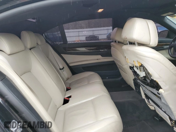 2013 BMW 7 Series 750Li z VIN WBAYE8C53DD131817, wystawiony jako Copart lot #79615564 z przebiegiem 125 737 mil mil oraz Szkoda całkowita • Salvage title. Historia ofert i sprzedaży dostępna na DreamBid. Obrazek 10.