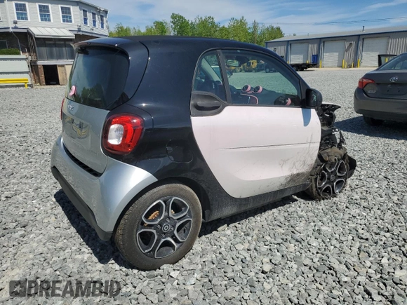 2019 Smart fortwo Pure z VIN WMEFJ9BAXKK359995, wystawiony jako Copart lot #56724955 z przebiegiem 17 755 mil mil oraz Tytuł czysty. Historia ofert i sprzedaży dostępna na DreamBid. Obrazek 3.