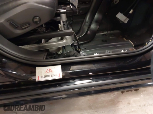 2018 Volvo XC90 Momentum with VIN YV4102PK6J1352841, listed as a IAAI auction lot 42394334 with 85,672 mi miles and . Bid and sale history available at DreamBid. Image 6.