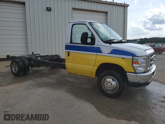 2016 Ford Econoline Commercial z VIN 1FDXE4FS6GDC19995, wystawiony jako Copart lot #55162035 z przebiegiem 241 783 mil mil oraz Tytuł czysty. Historia ofert i sprzedaży dostępna na DreamBid. Obrazek 4.