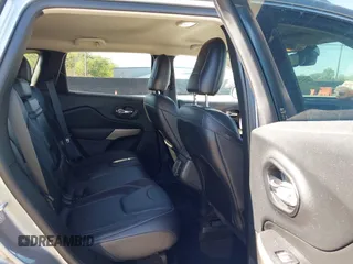 2017 Jeep Cherokee High Altitude с VIN 1C4PJMDS5HW636307, выставлен на аукционе IAAI как лот 42139393 с пробегом 70 453 миль миль и . История ставок и продаж доступна на DreamBid. Изображение 8.