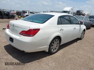 2008 Toyota Avalon XL z VIN 4T1BK36B68U292301, wystawiony jako IAAI lot #42490401 z przebiegiem 248 104 mil mil oraz . Historia ofert i sprzedaży dostępna na DreamBid. Obrazek 4.