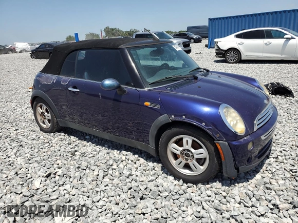 2005 MINI Convertible z VIN WMWRF33435TF61157, wystawiony jako Copart lot #54304905 z przebiegiem Nie podano mil oraz Szkoda całkowita • Salvage title. Historia ofert i sprzedaży dostępna na DreamBid. Obrazek 4.