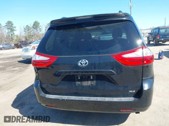 2017 Toyota Sienna XLE Auto Access Seat with VIN 5TDYZ3DC0HS833692, listed as a IAAI auction lot 41810308 with 112,806 mi miles. Bid and sale history available at carsss.com. Image 16.