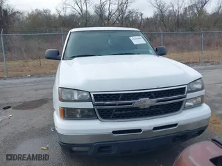 2006 Chevrolet Silverado 1500 LT1 with VIN 1GCEC19V26Z279246, listed as a IAAI auction lot 41365049 with 284,259 mi miles. Bid and sale history available at carsss.com. Image 6.