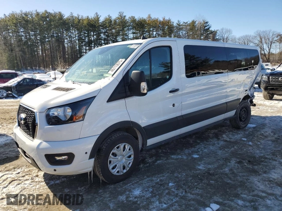 2024 Ford Transit Passenger XL z VIN 1FBAX2YG7RKA10866, wystawiony jako Copart lot #46113675 z przebiegiem 23 189 mil mil oraz Czysty tytuł • Clean title. Historia ofert i sprzedaży dostępna na DreamBid. Obrazek 1.