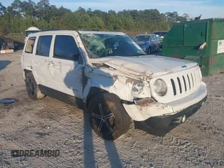 2015 Jeep Patriot Latitude z VIN 1C4NJPFB3FD120929, wystawiony jako IAAI lot #41015837 z przebiegiem 156 719 mil mil oraz . Historia ofert i sprzedaży dostępna na DreamBid. Obrazek 1.