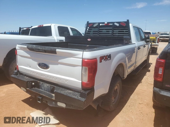 2018 Ford F-350 XL with VIN 1FT8W3BT5JEB89050, listed as a Copart auction lot 54020355 with 150,621 mi miles and Clean Title. Bid and sale history available at DreamBid. Image 3.