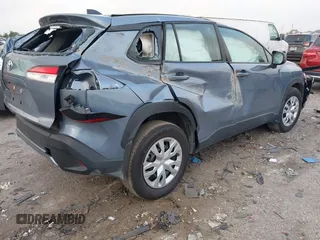 2025 Toyota Corolla Cross L с VIN 7MUAAAAG0SV123032, выставлен на аукционе IAAI как лот 42292755 с пробегом Не указан миль и . История ставок и продаж доступна на DreamBid. Изображение 4.