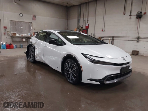 2024 Toyota Prius LE z VIN JTDADABU6R3024846, wystawiony jako IAAI lot #42256141 z przebiegiem 2 840 mil mil oraz . Historia ofert i sprzedaży dostępna na DreamBid. Obrazek 1.