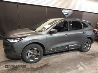 2023 Ford Escape ST-Line Select z VIN 1FMCU9NZXPUA40548, wystawiony jako IAAI lot #42326063 z przebiegiem 24 047 mil mil oraz . Historia ofert i sprzedaży dostępna na DreamBid. Obrazek 6.