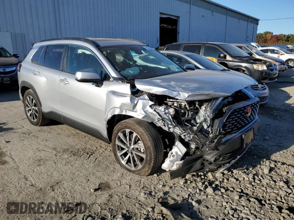2022 Toyota Corolla Cross XLE z VIN 7MUDAABG2NV043649, wystawiony jako Copart lot #76577044 z przebiegiem 9 495 mil mil oraz Szkoda całkowita • Salvage title. Historia ofert i sprzedaży dostępna na DreamBid. Obrazek 4.