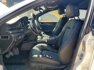 2019 Maserati Quattroporte S GranLusso z VIN ZAM56YPL0K1322908, wystawiony jako Copart lot #56584955 z przebiegiem 35 842 mil mil oraz Szkoda całkowita • Salvage title. Historia ofert i sprzedaży dostępna na DreamBid. Obrazek 7.