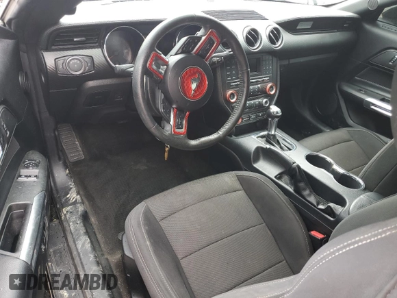 2017 Ford Mustang V6 z VIN 1FA6P8AMXH5236598, wystawiony jako Copart lot #56242805 z przebiegiem 98 445 mil mil oraz Szkoda całkowita • Salvage title. Historia ofert i sprzedaży dostępna na DreamBid. Obrazek 8.